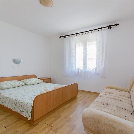 לופאר Apartments Ester מראה חיצוני תמונה
