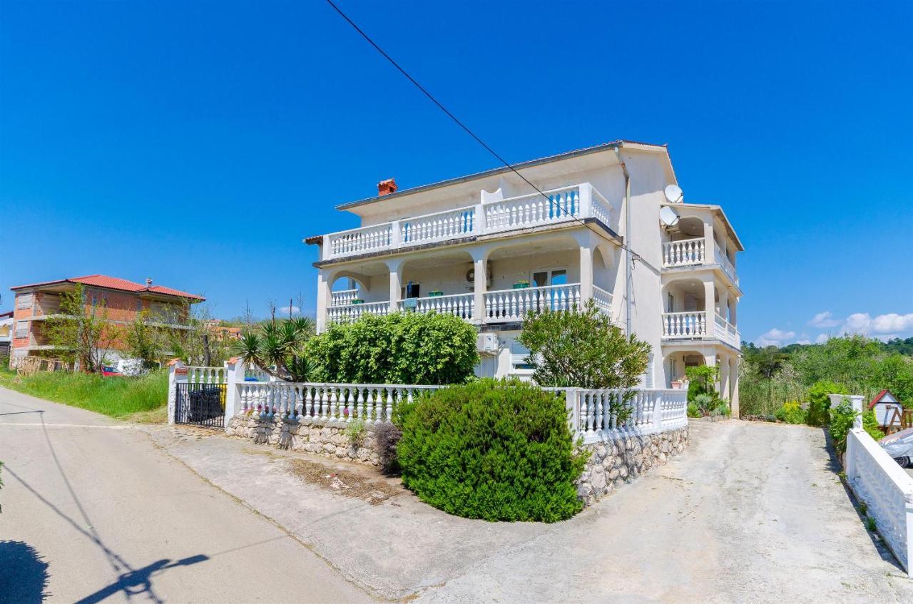 לופאר Apartments Ester מראה חיצוני תמונה