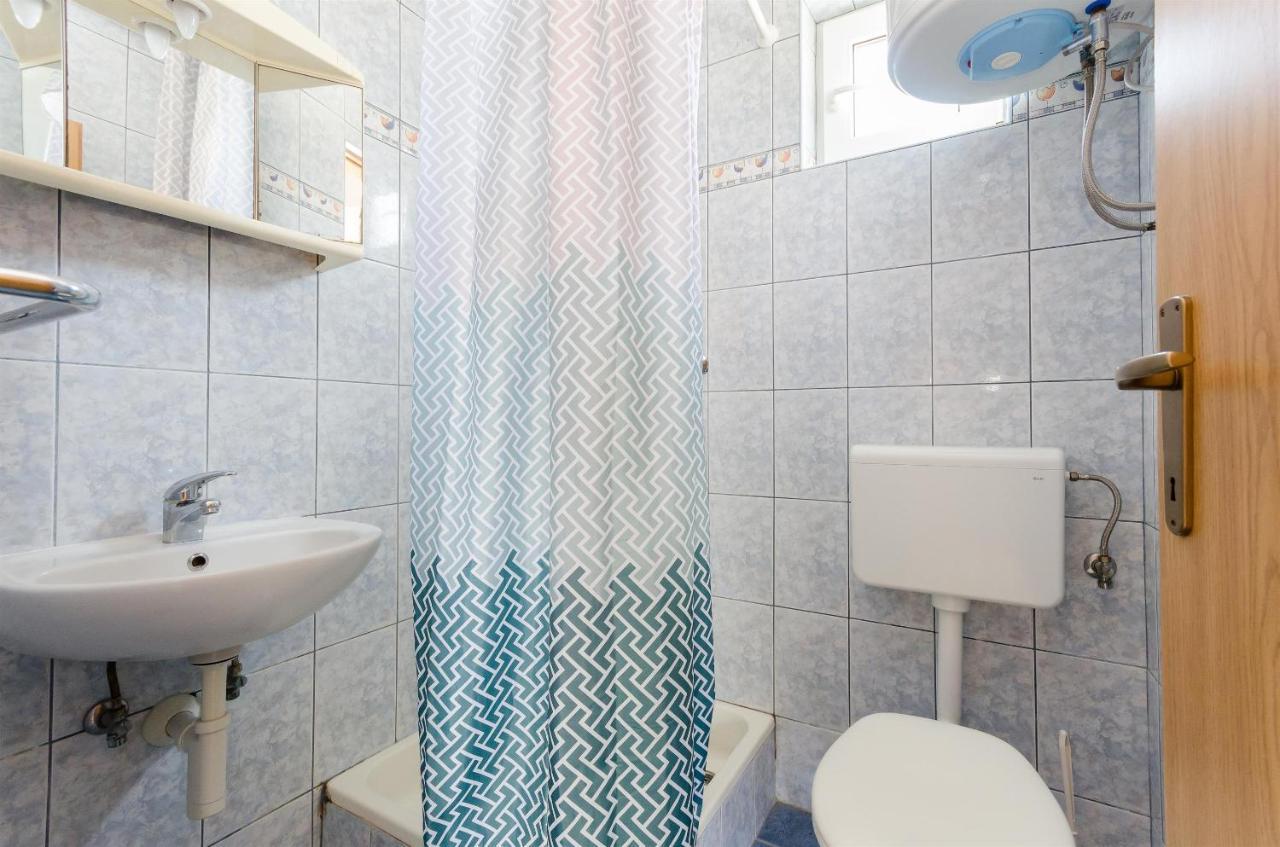 לופאר Apartments Ester מראה חיצוני תמונה