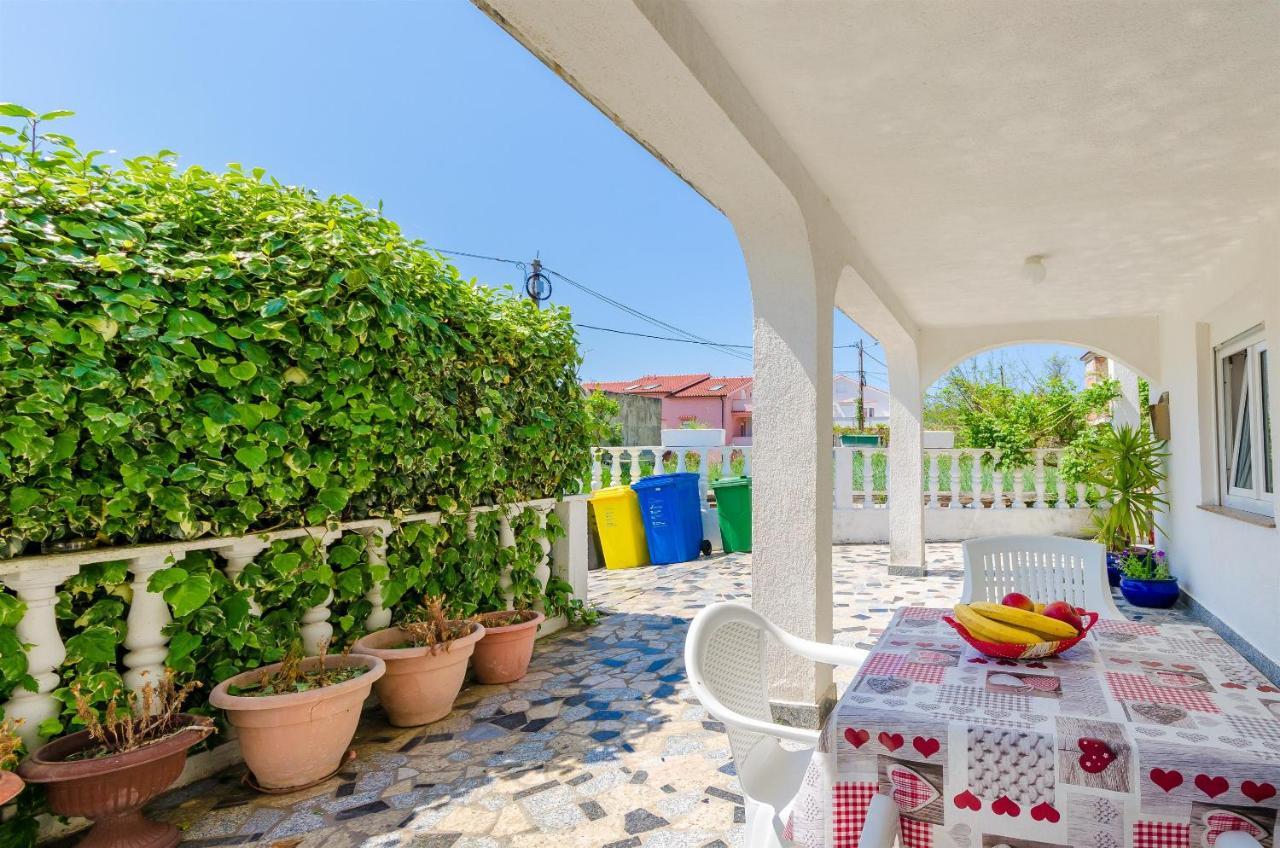 לופאר Apartments Ester מראה חיצוני תמונה