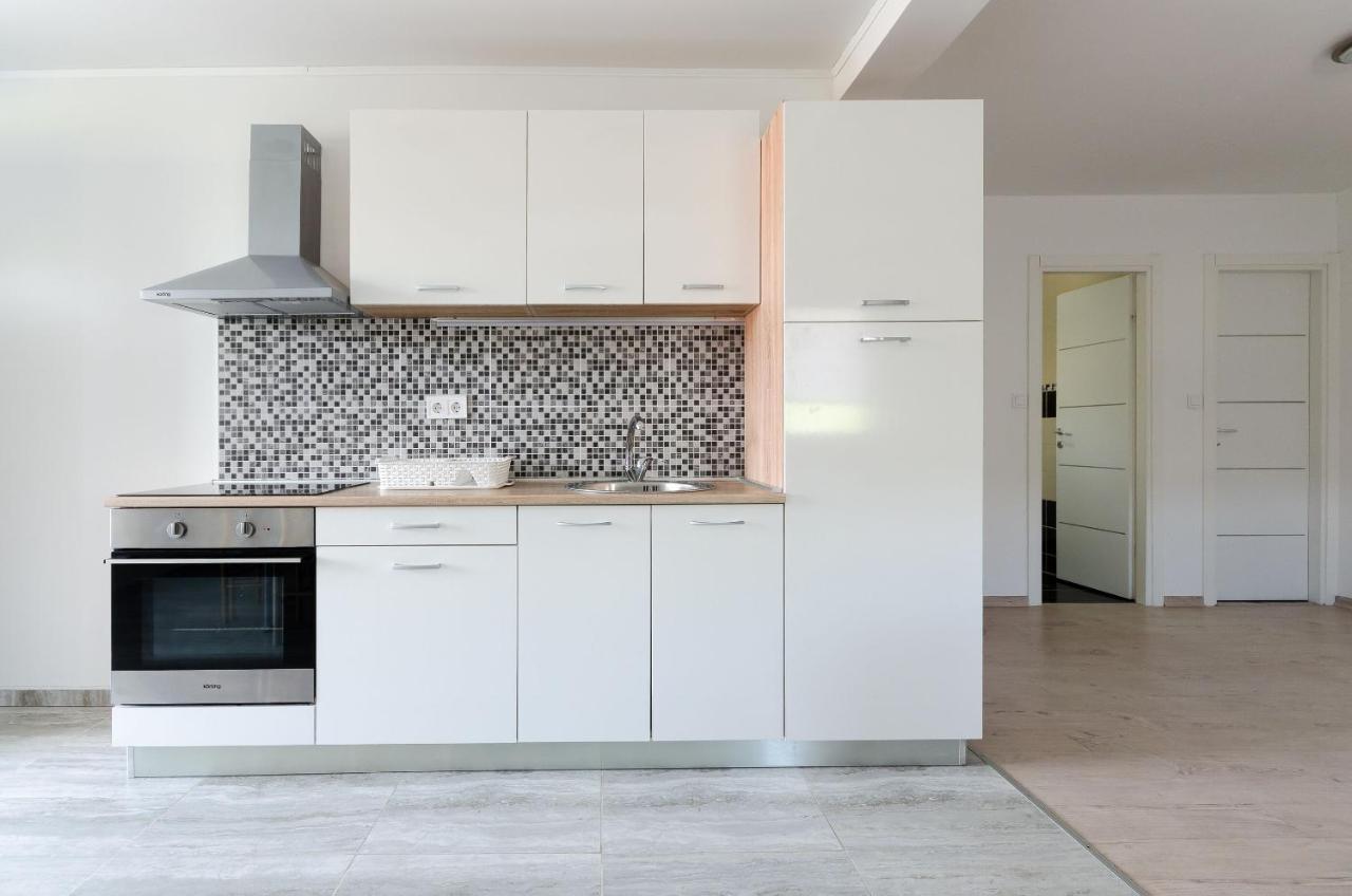 לופאר Apartments Ester מראה חיצוני תמונה