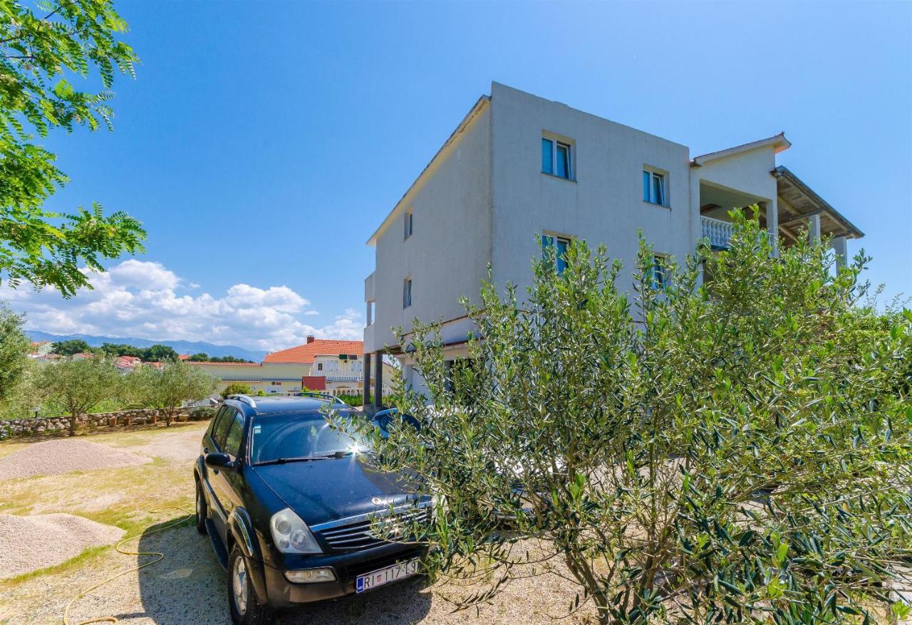 לופאר Apartments Ester מראה חיצוני תמונה