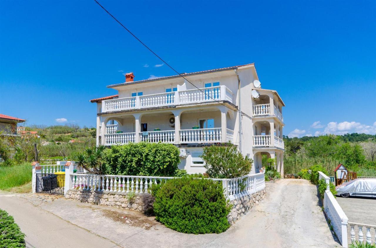 לופאר Apartments Ester מראה חיצוני תמונה