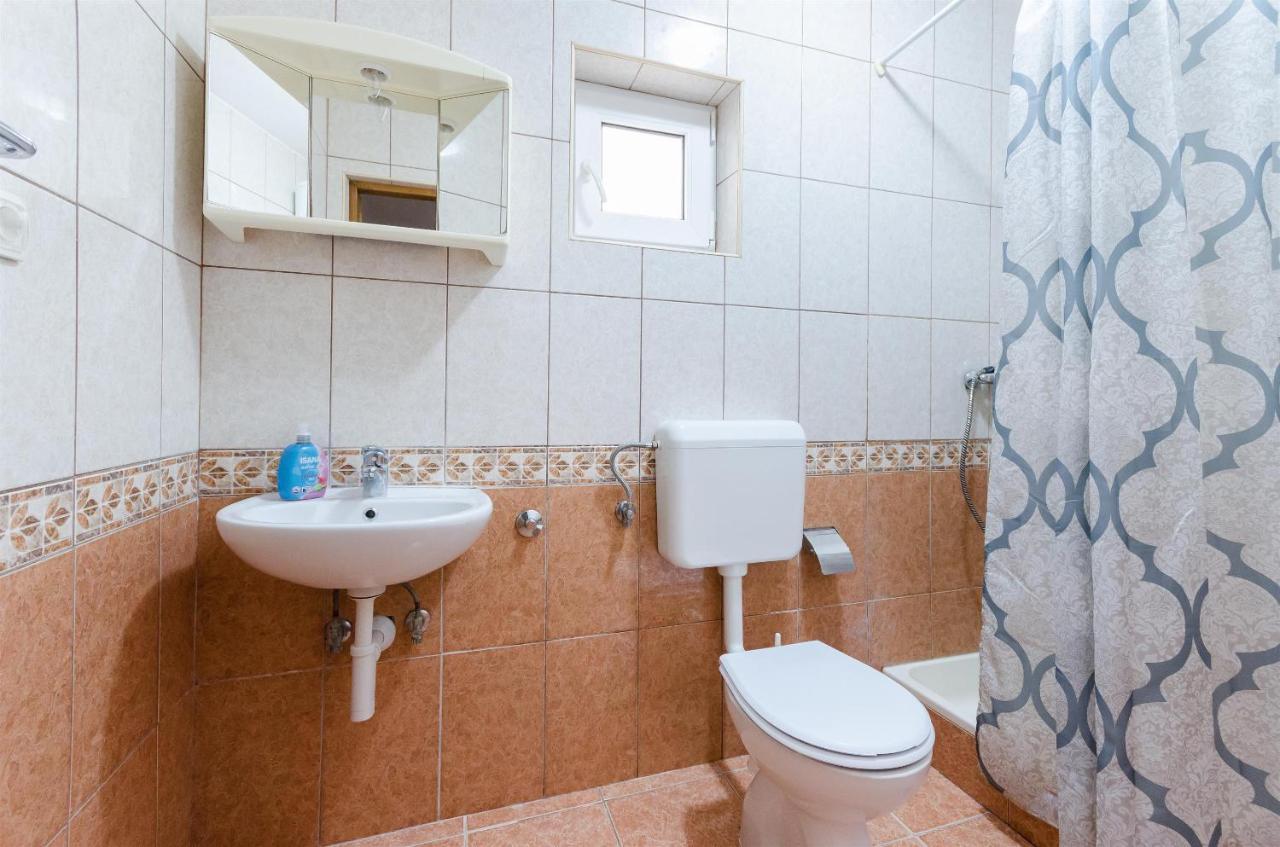 לופאר Apartments Ester מראה חיצוני תמונה