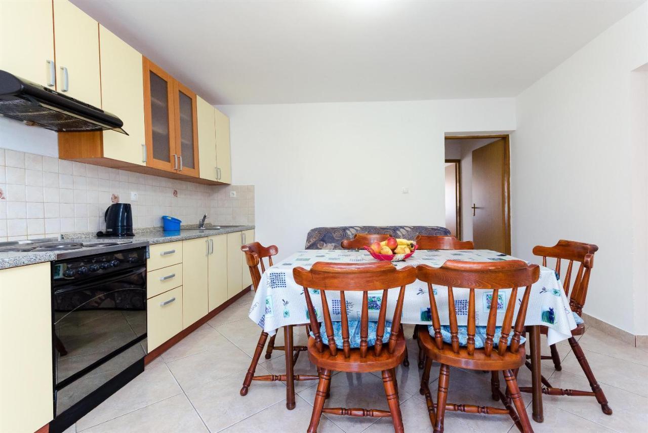 לופאר Apartments Ester מראה חיצוני תמונה