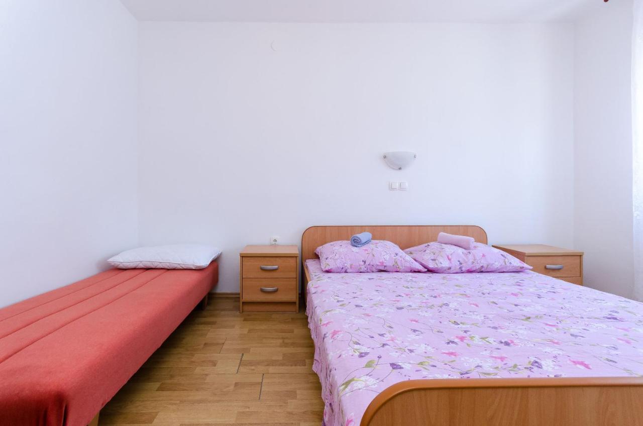 לופאר Apartments Ester מראה חיצוני תמונה