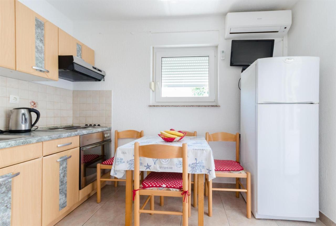 לופאר Apartments Ester מראה חיצוני תמונה