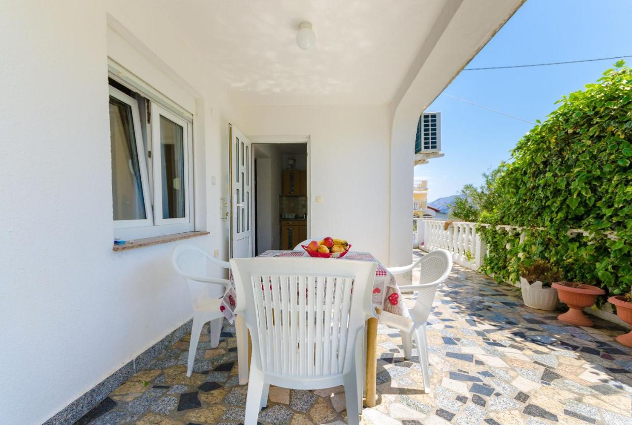 לופאר Apartments Ester מראה חיצוני תמונה
