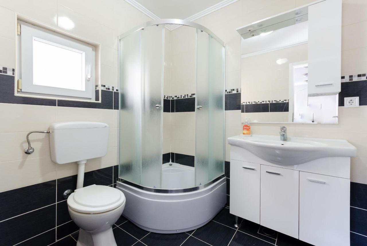 לופאר Apartments Ester מראה חיצוני תמונה