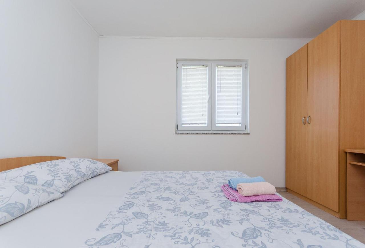 לופאר Apartments Ester מראה חיצוני תמונה