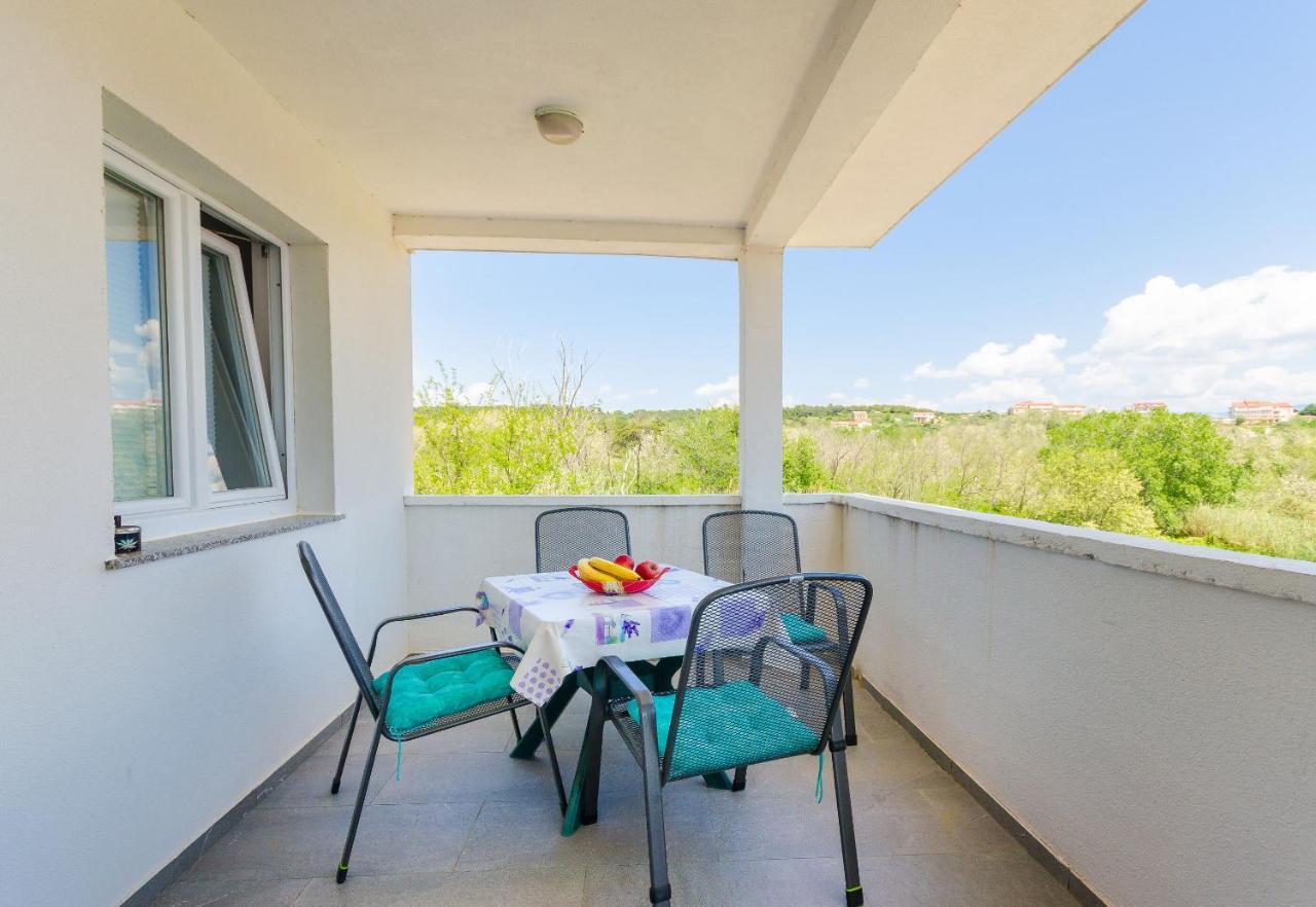 לופאר Apartments Ester מראה חיצוני תמונה