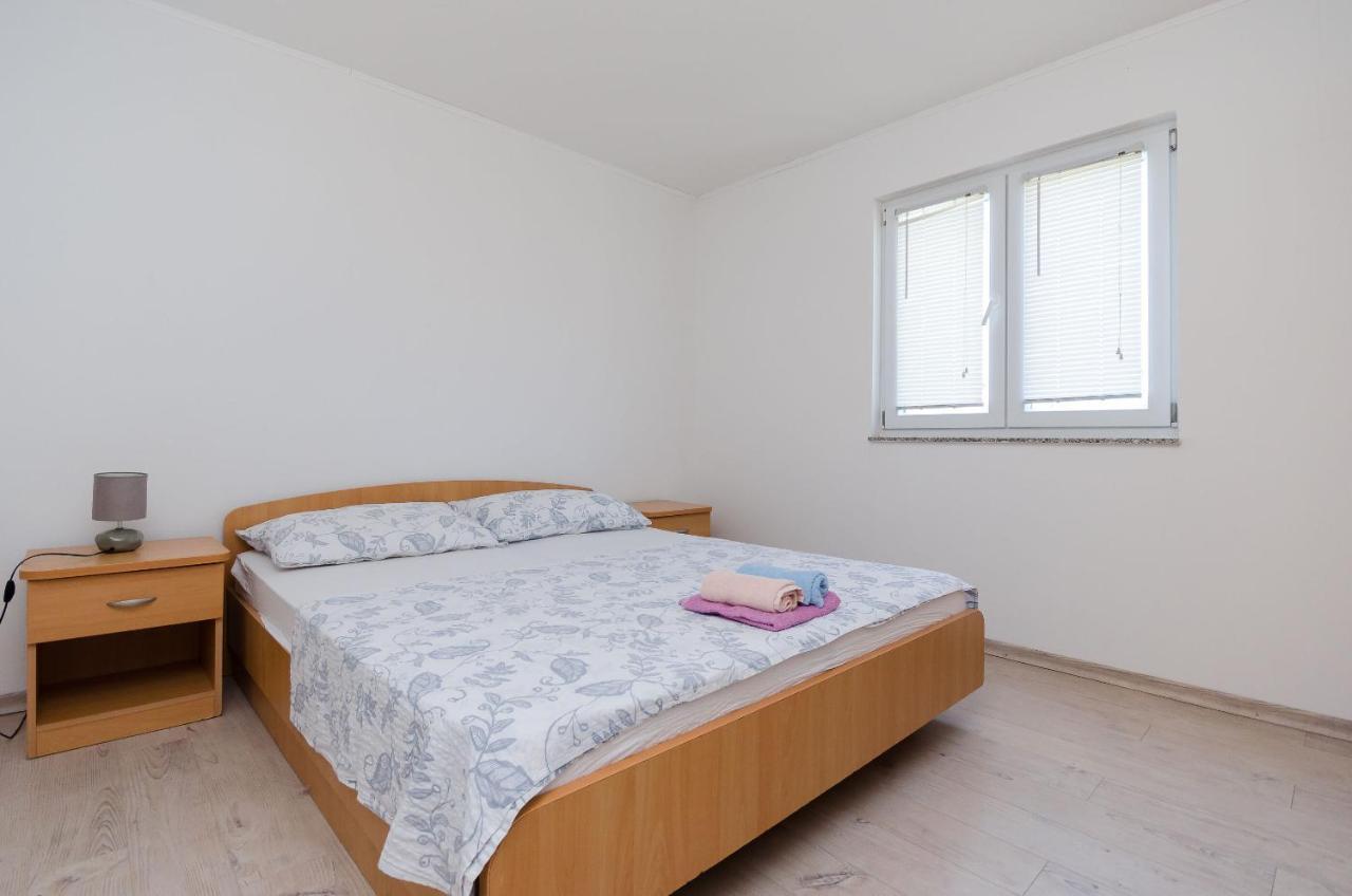 לופאר Apartments Ester מראה חיצוני תמונה