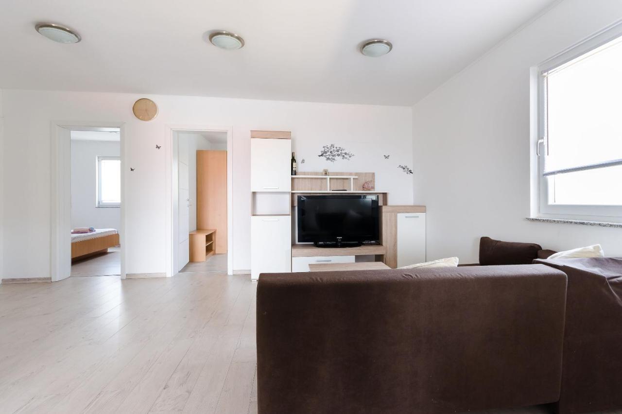לופאר Apartments Ester מראה חיצוני תמונה