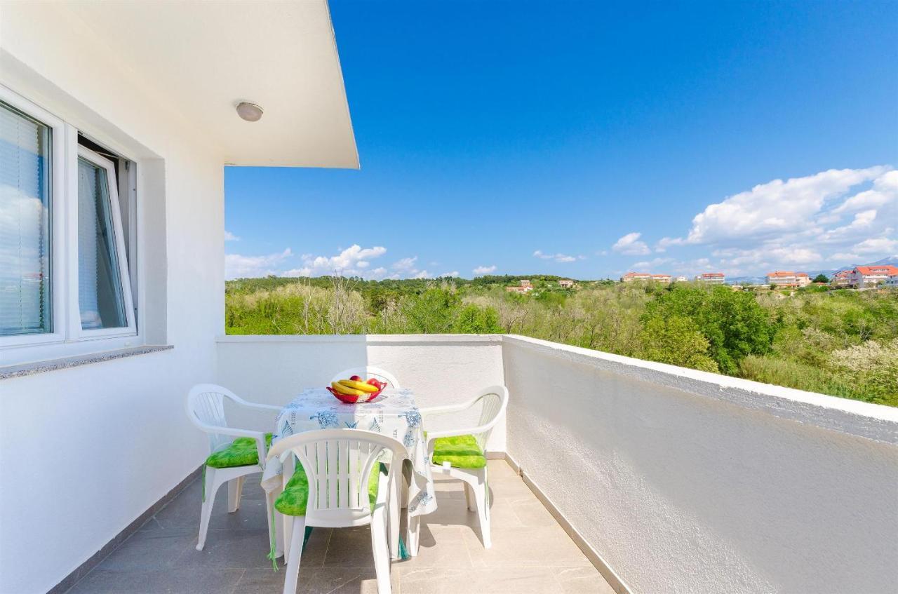 לופאר Apartments Ester מראה חיצוני תמונה