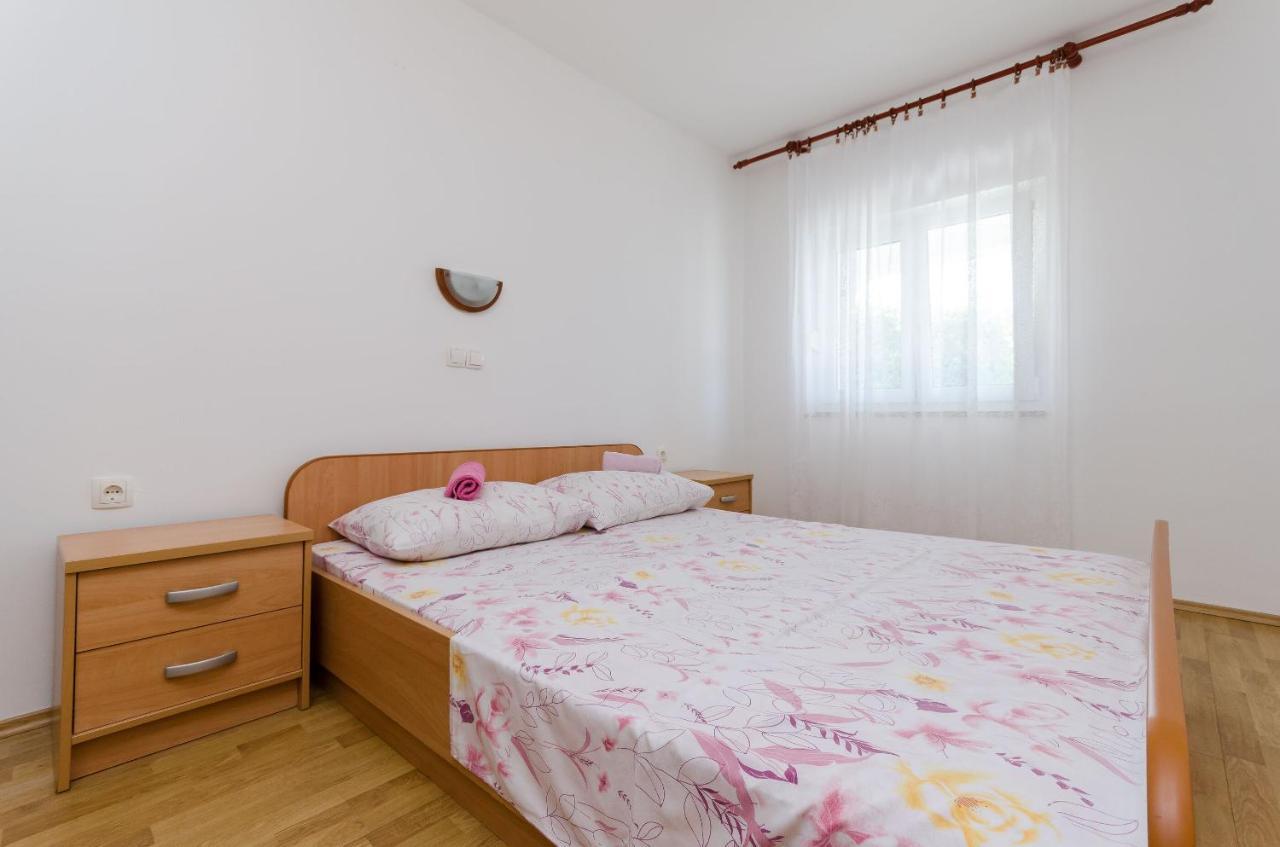 לופאר Apartments Ester מראה חיצוני תמונה