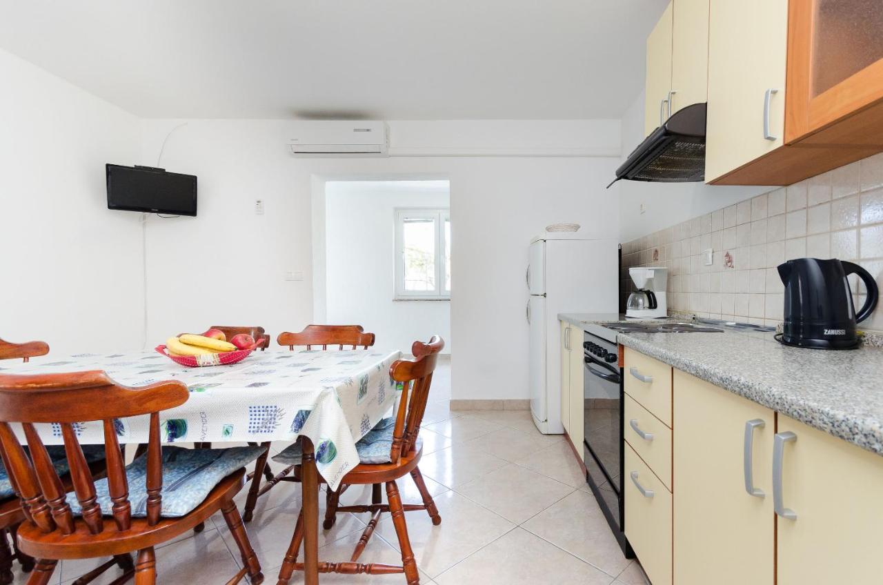לופאר Apartments Ester מראה חיצוני תמונה
