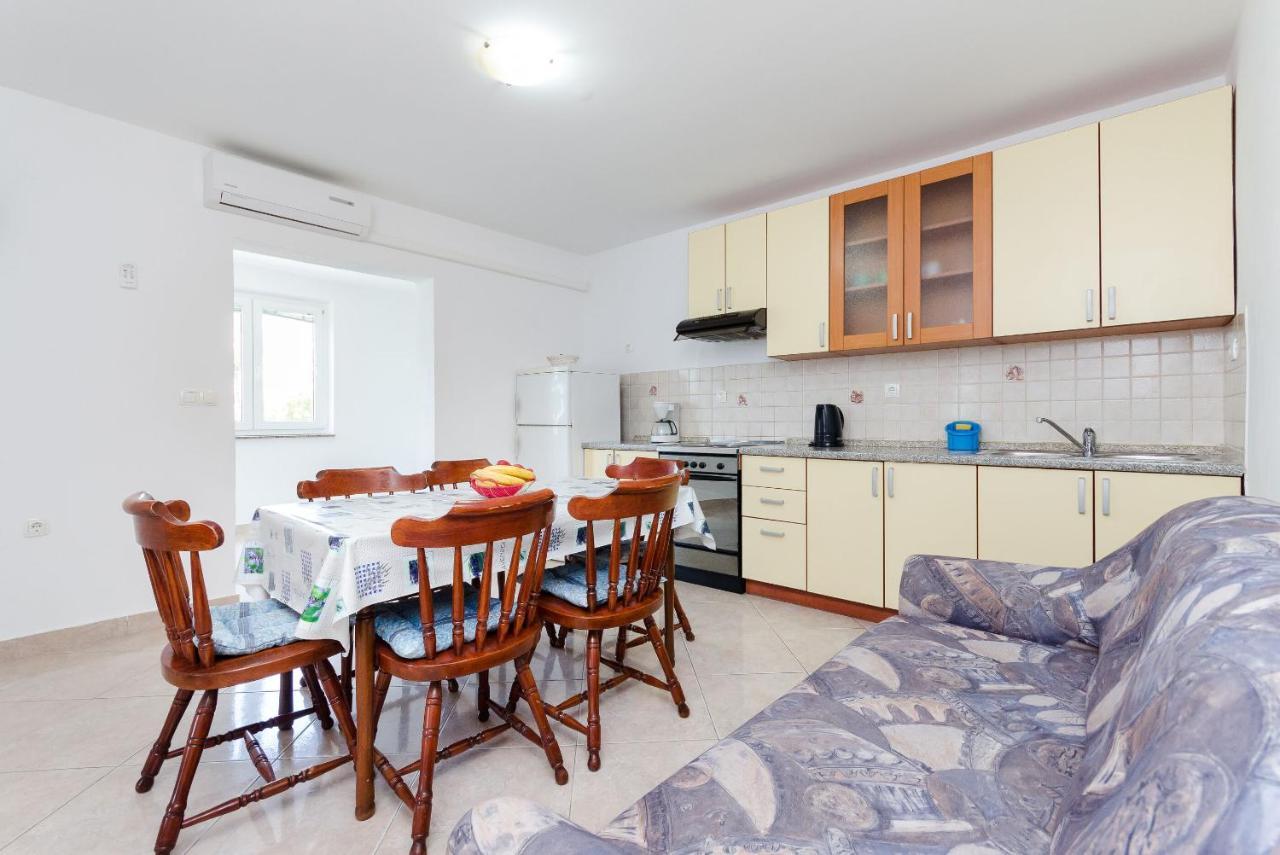 לופאר Apartments Ester מראה חיצוני תמונה
